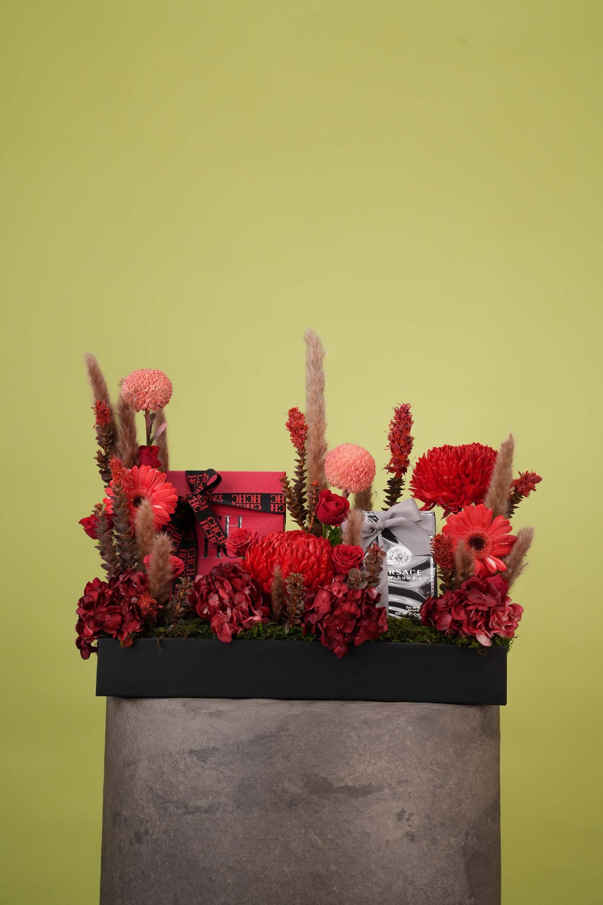 Crimson Luxe – Crimson Floral & Luxury Perfume Tray