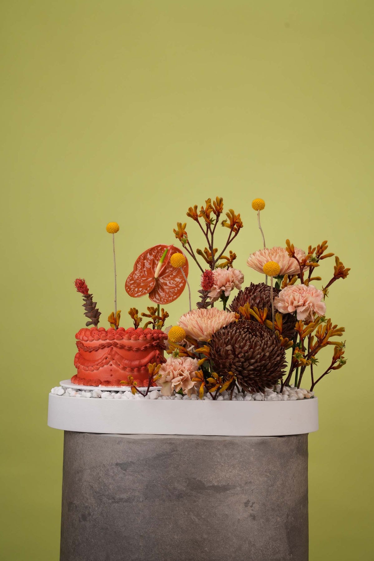 Terracotta Sunset – Exotic Floral Tray with Vintage Mini Cake