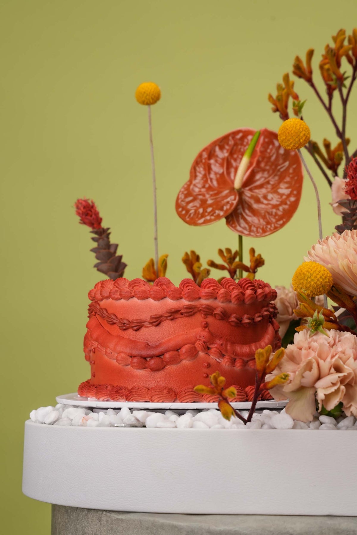 Terracotta Sunset – Exotic Floral Tray with Vintage Mini Cake