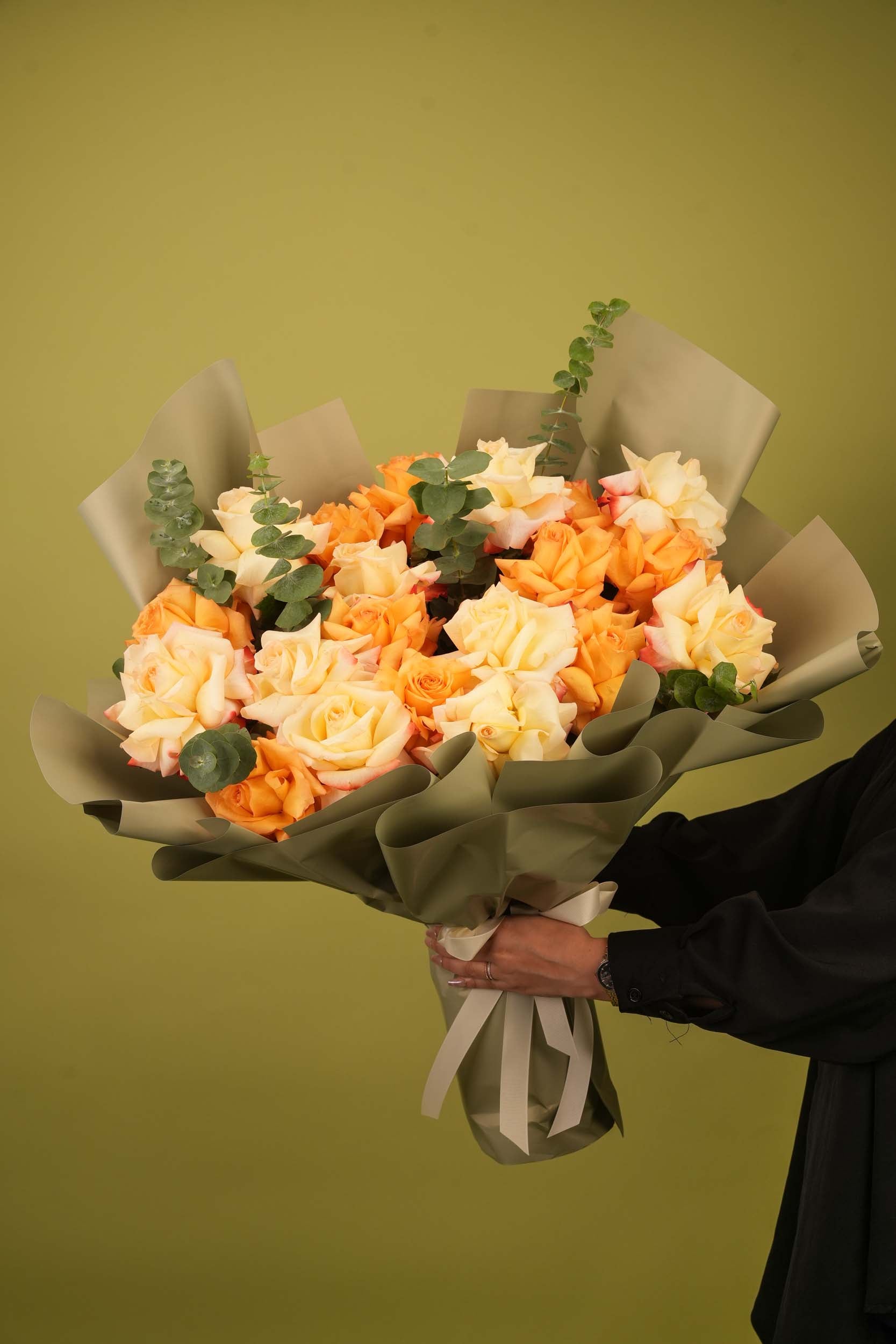 Sunset Symphony – Peach & Vibrant Orange Rose Bouquet