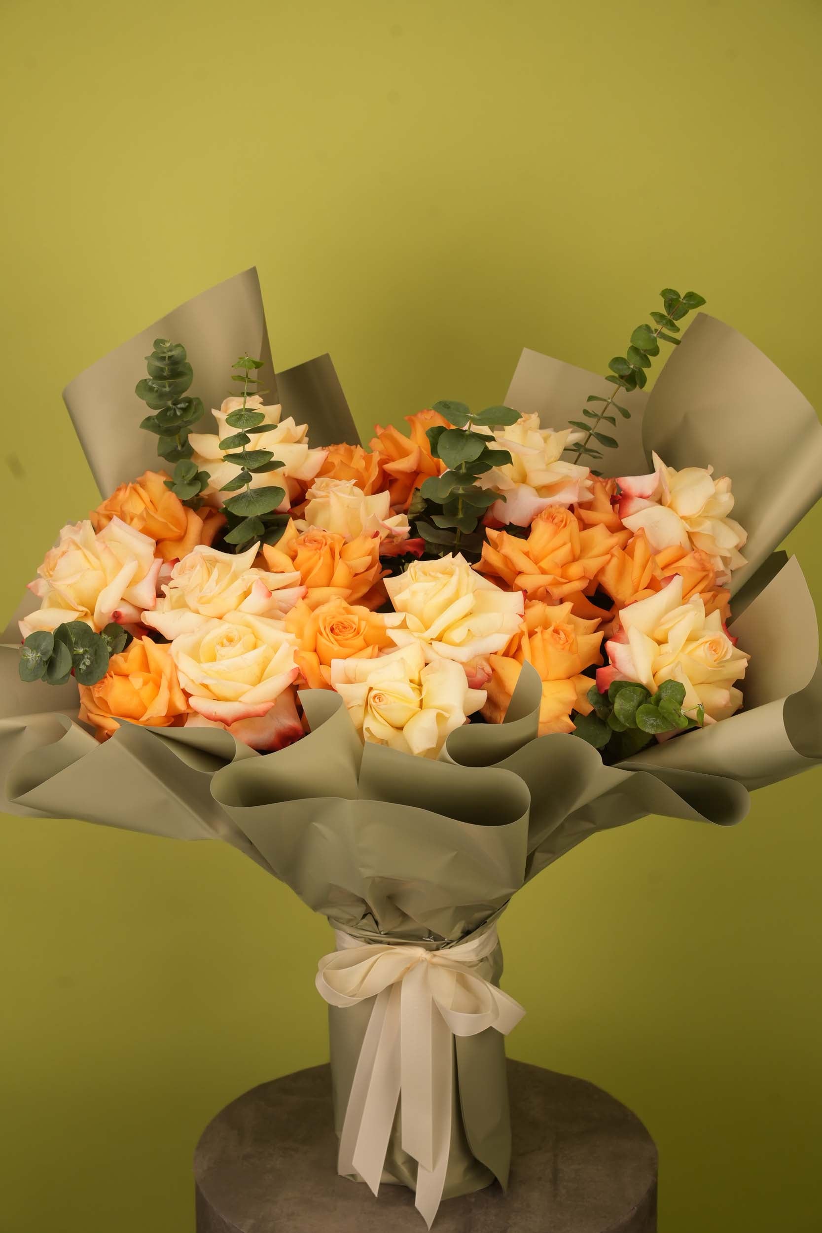 Sunset Symphony – Peach & Vibrant Orange Rose Bouquet