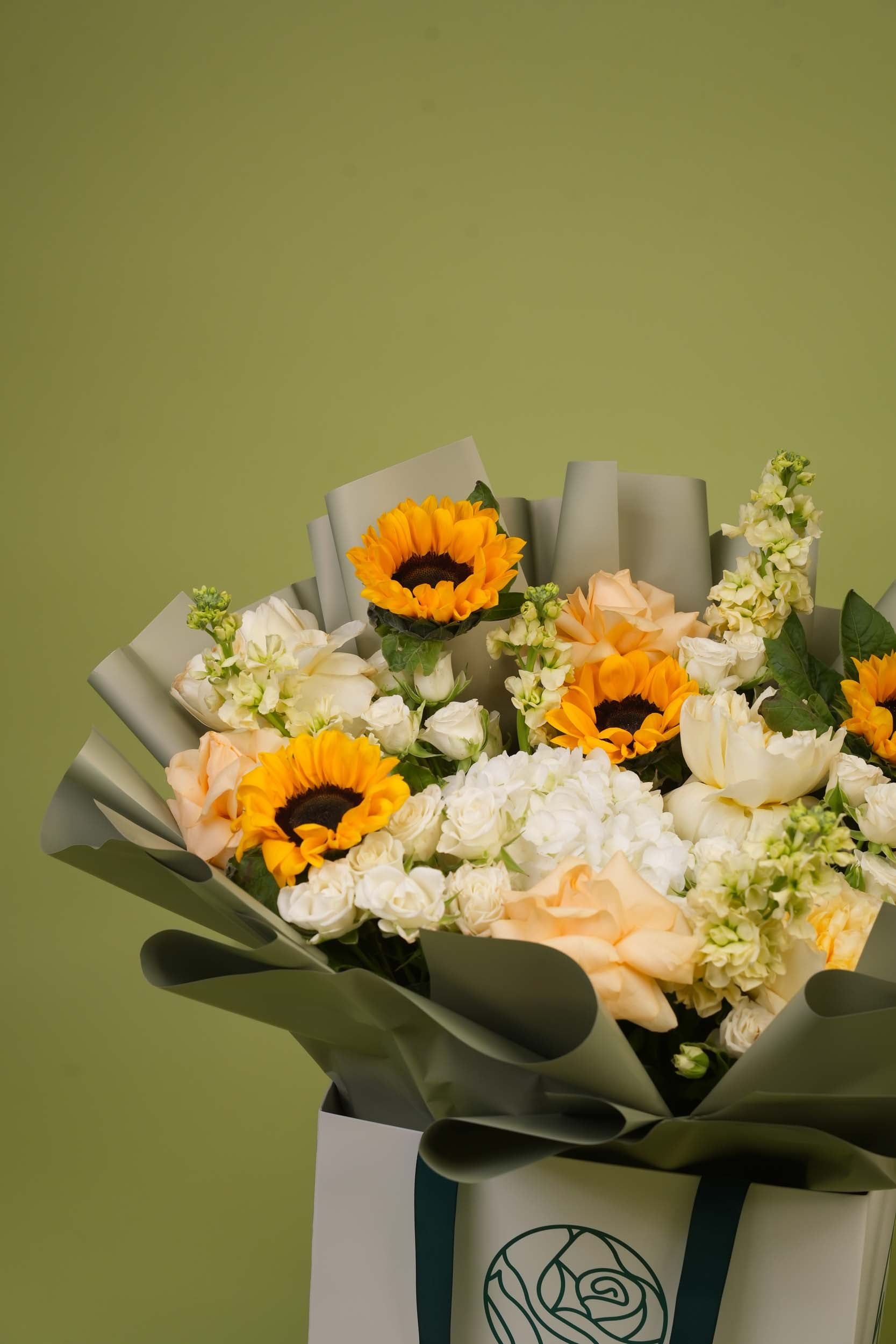 Solar radiance – Sunflower & White Rose Gift Bag Bouquet