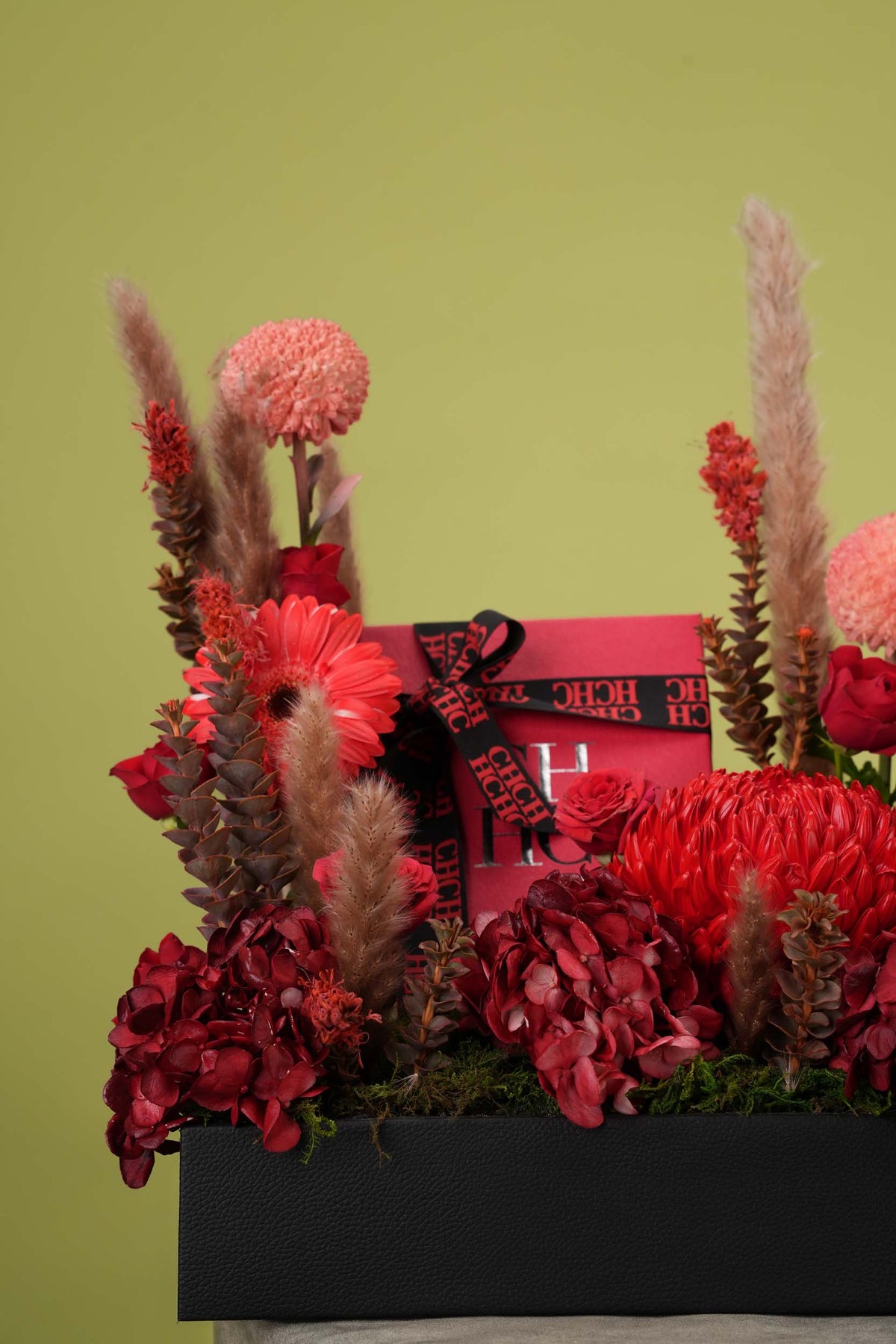 Crimson Luxe – Crimson Floral & Luxury Perfume Tray