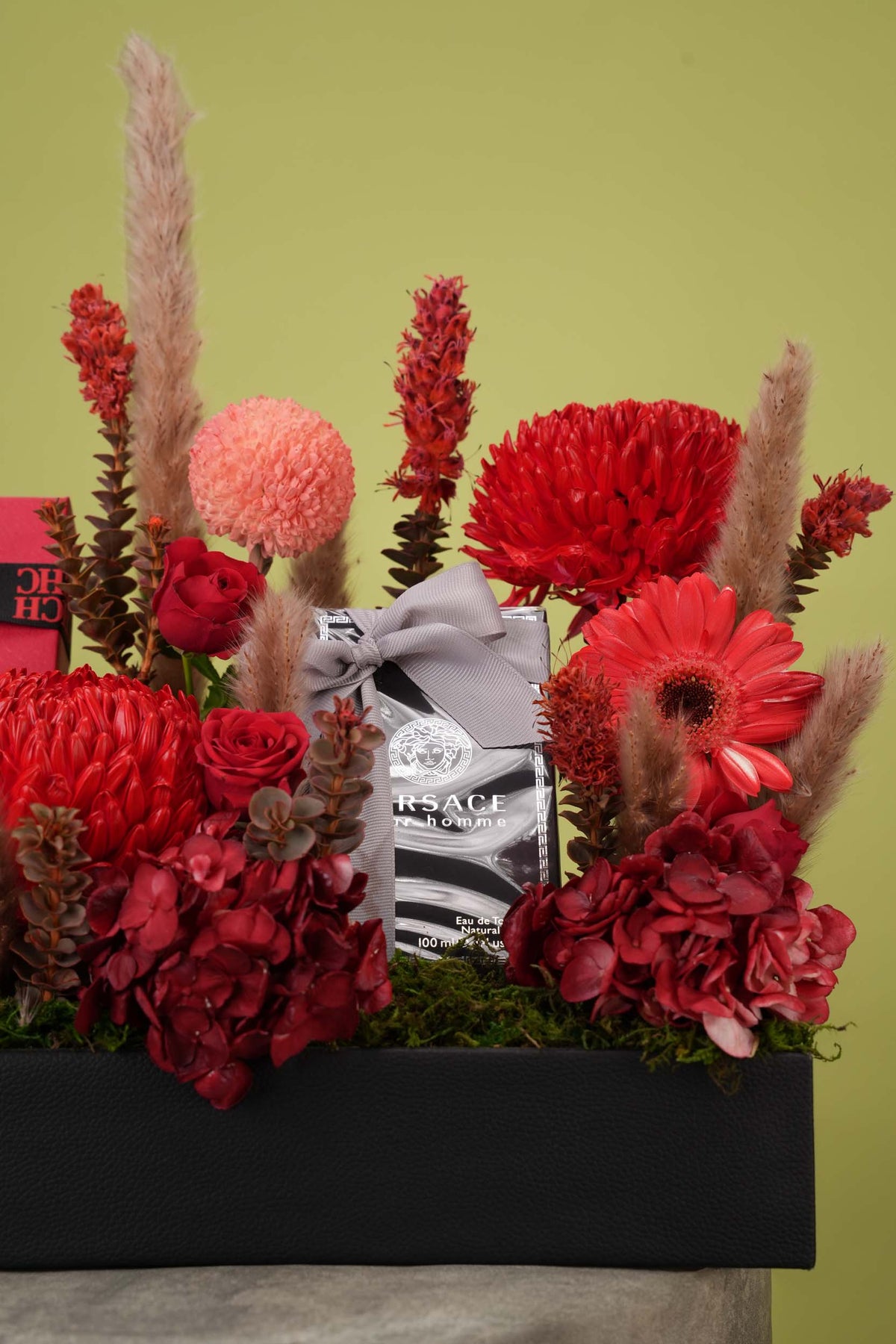 Crimson Luxe – Crimson Floral & Luxury Perfume Tray