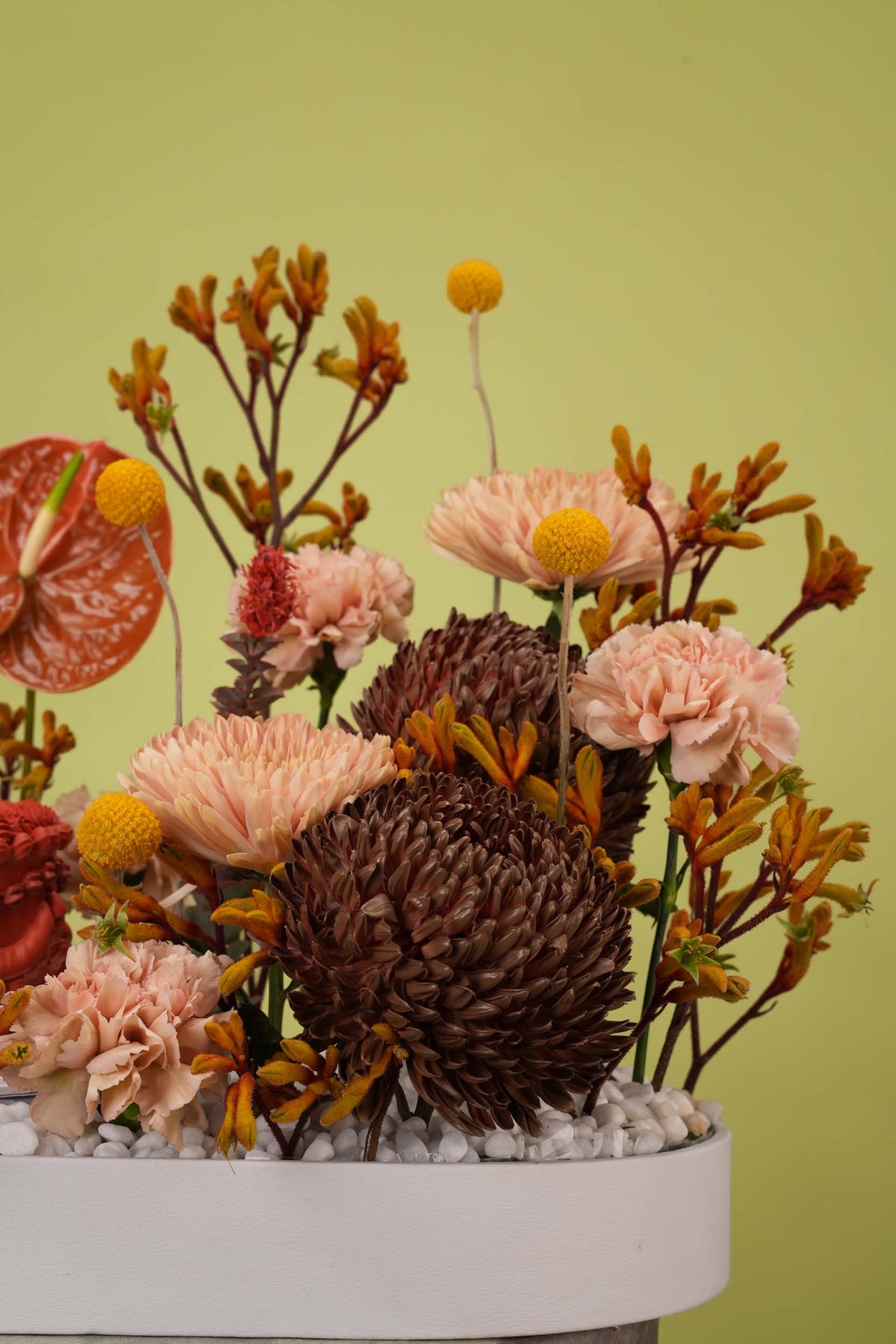 Terracotta Sunset – Exotic Floral Tray with Vintage Mini Cake