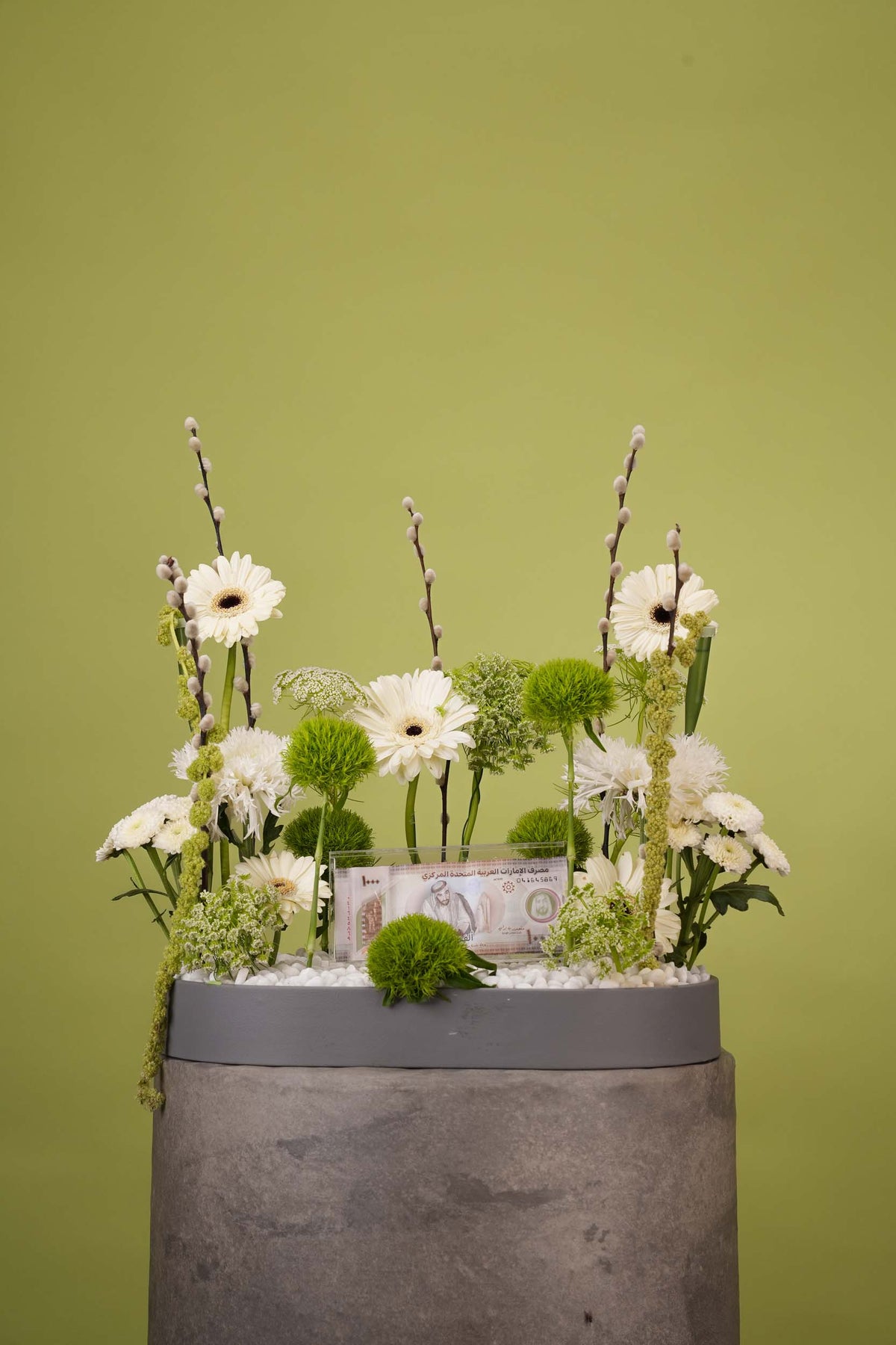 Opulent Ivory – White Floral Tray with Money Holder Display