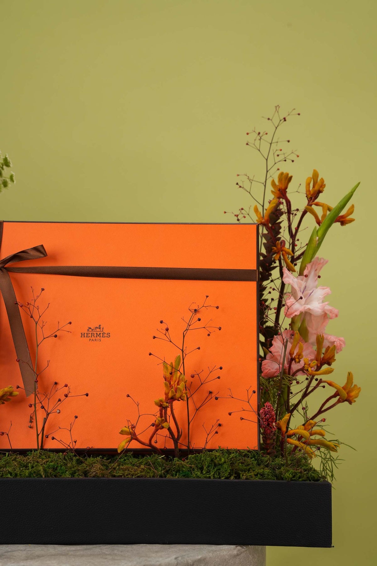 Amber Glow – Exotic Floral Tray for Luxury Gift Box