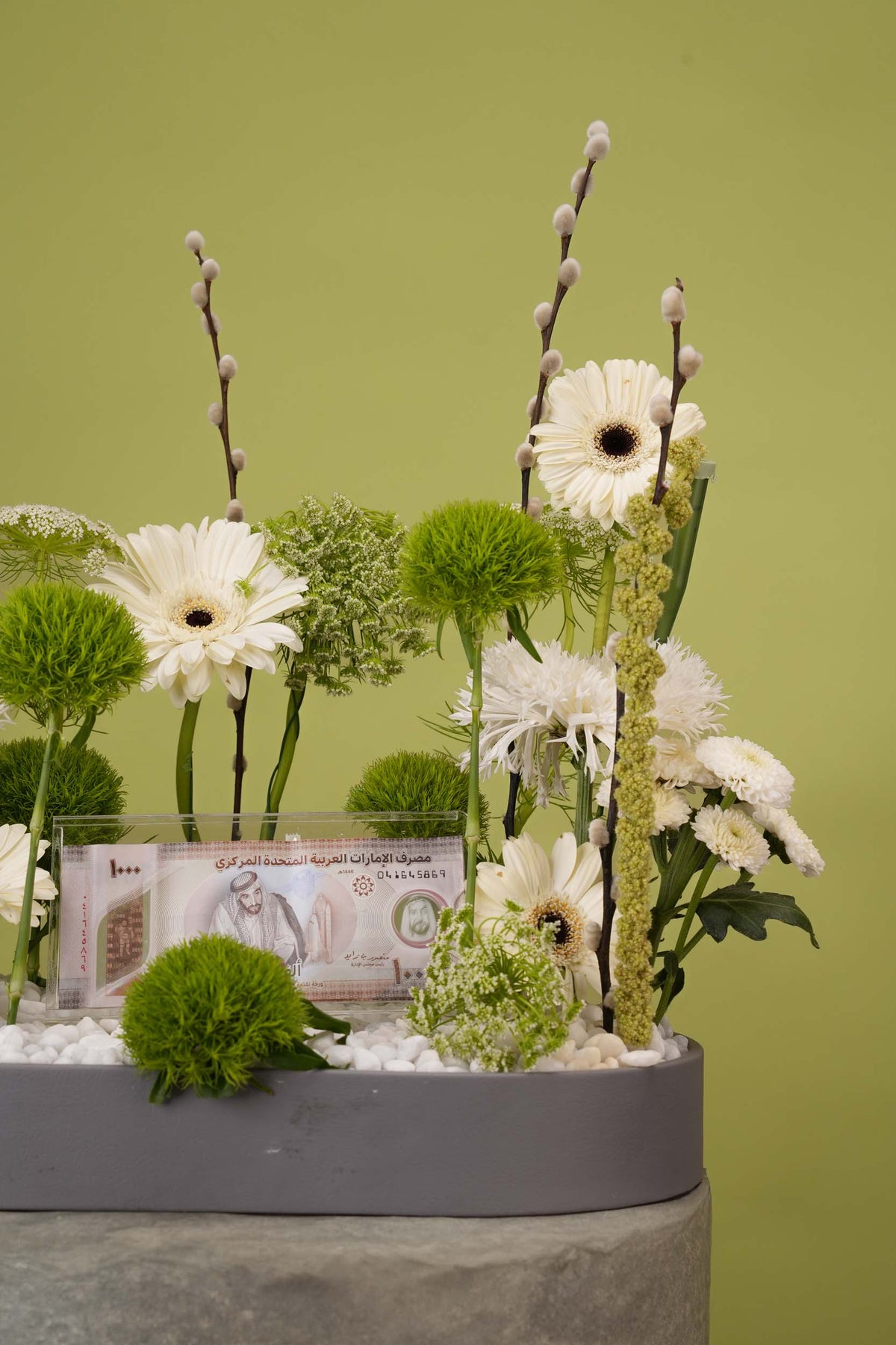 Opulent Ivory – White Floral Tray with Money Holder Display
