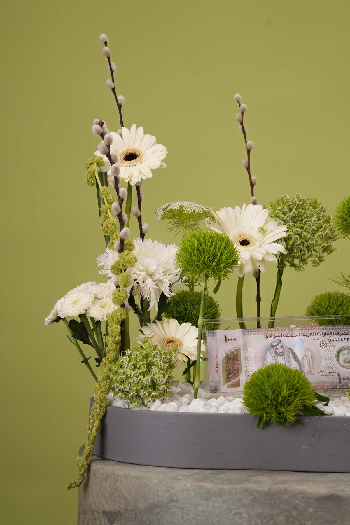 Opulent Ivory – White Floral Tray with Money Holder Display